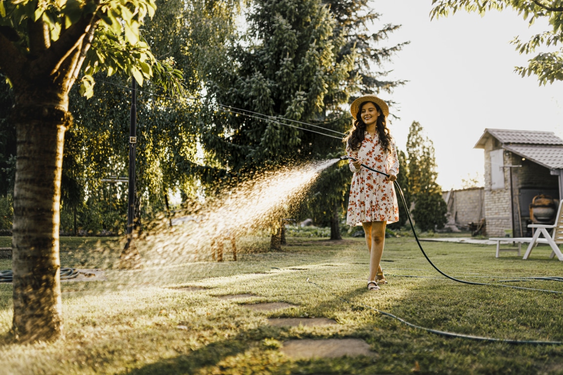 Ha így öntözöd a pázsitot, sokáig zöldellni fog
