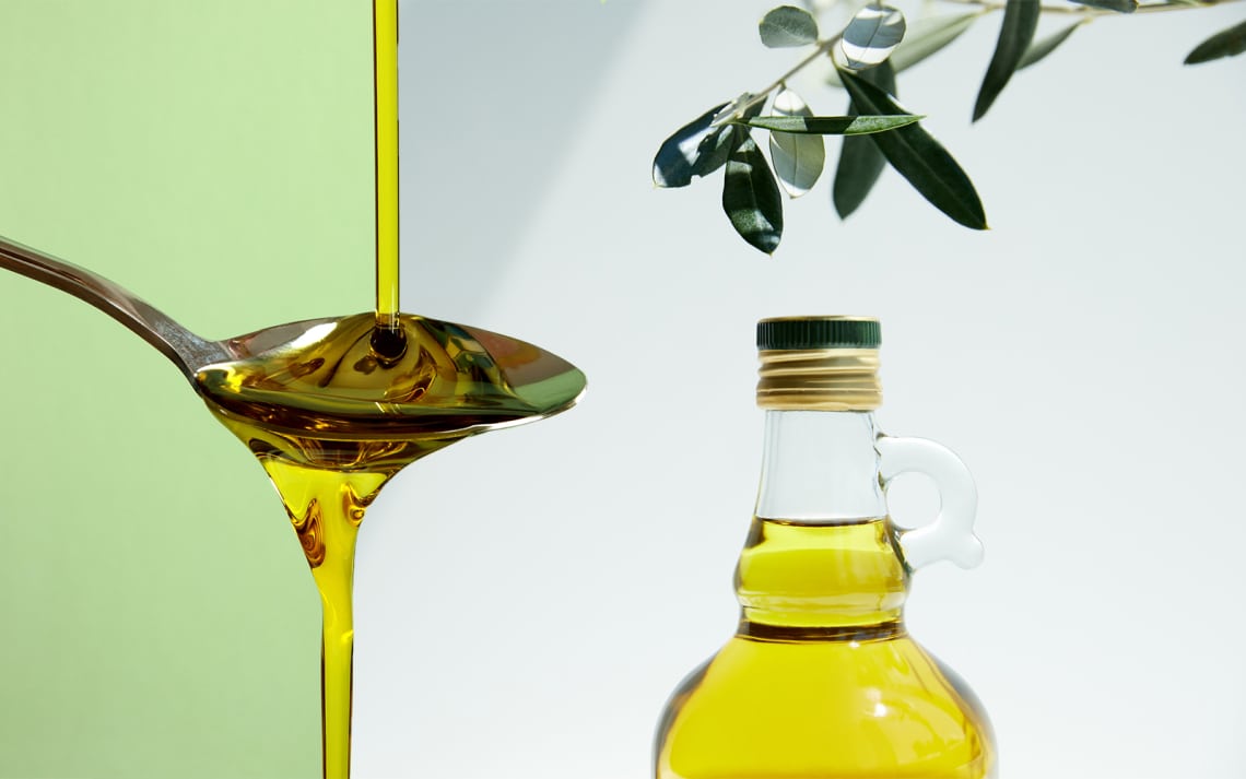 Egy korty olívaolaj reggelire – ennyire hasznos valójában az új TikTok trend