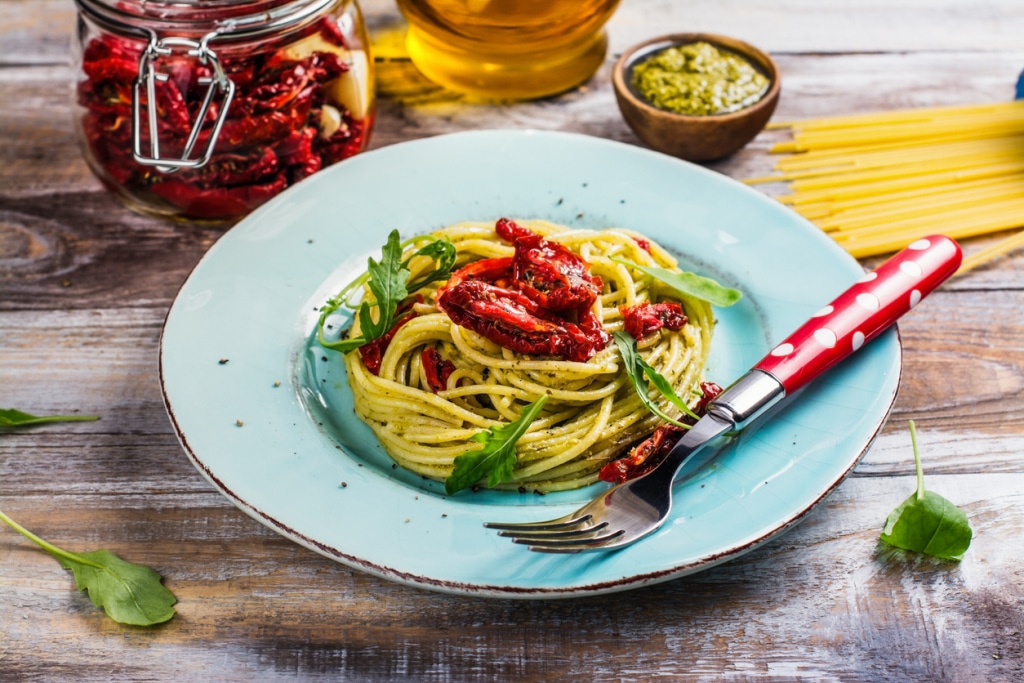 Aszalt paradicsomos pesto grillezett spárgával