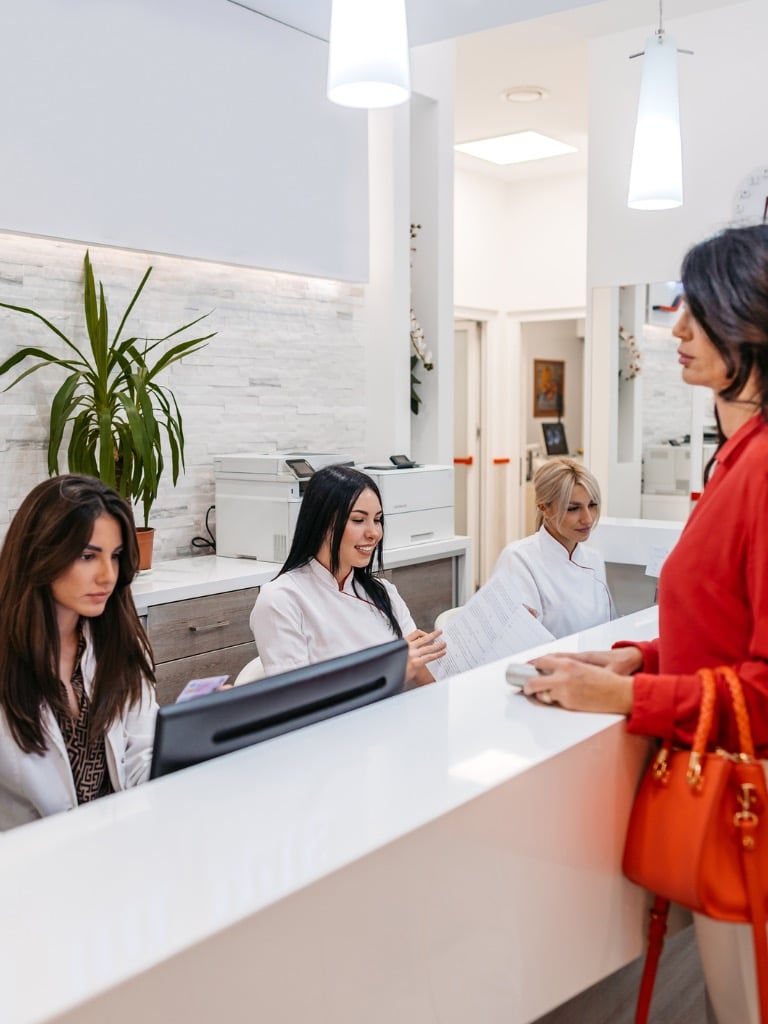 Klinika recepciós