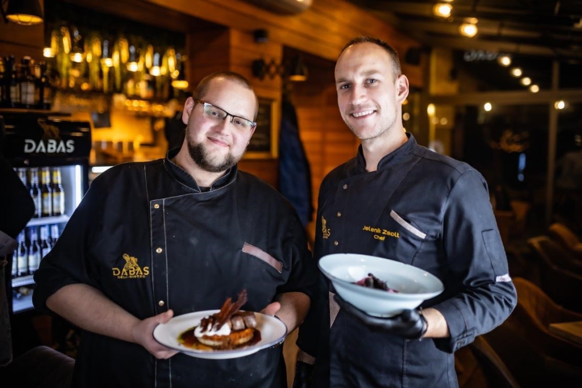 Isteni ételek, igazi vendégszeretet – interjú a Dabas Deli · Bistro csapatával