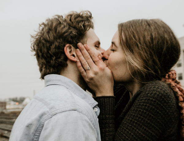 4 tényező, ami a csókot felejthetetlenné teszi – így, vagy úgy 