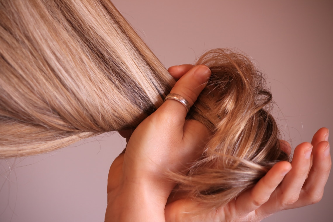 4 ápolási hiba, amit festett hajon elkövethetsz – a fodrász szerint