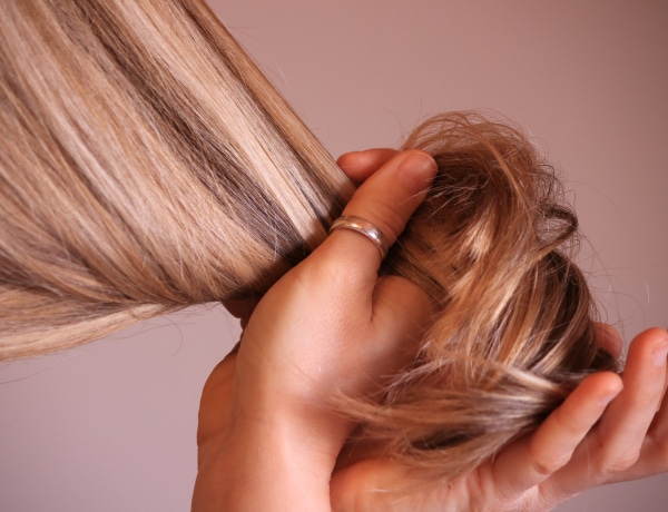 4 ápolási hiba, amit festett hajon elkövethetsz – a fodrász szerint