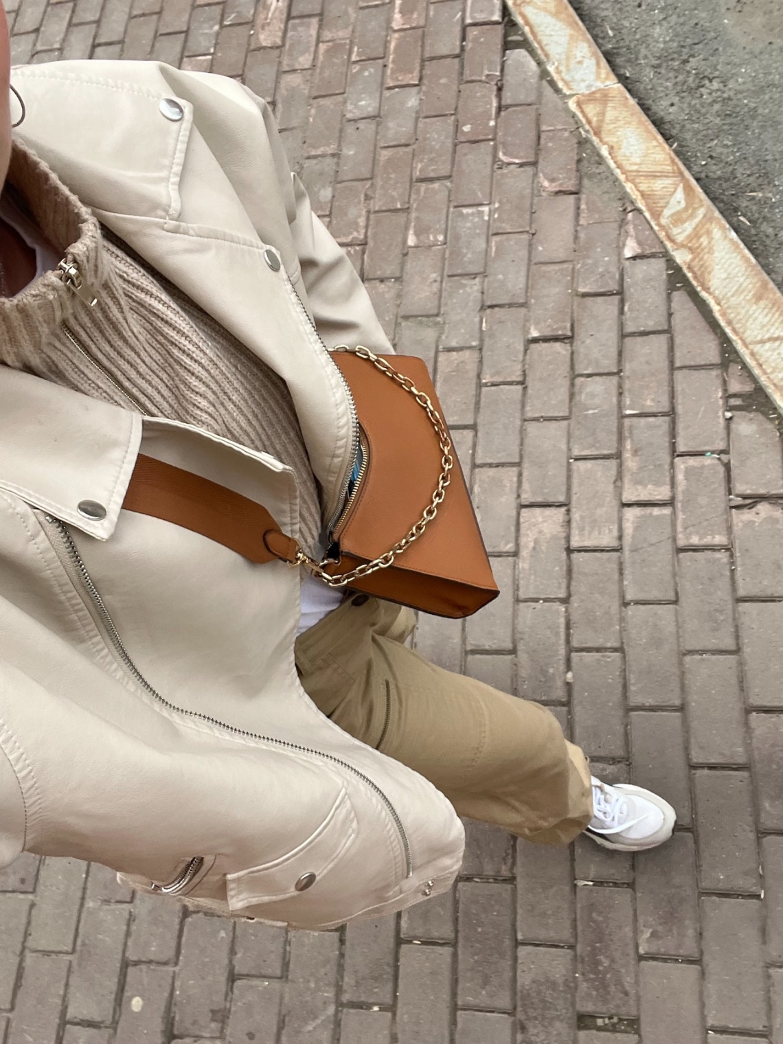 Ha vállon átvetősen elöl hordod