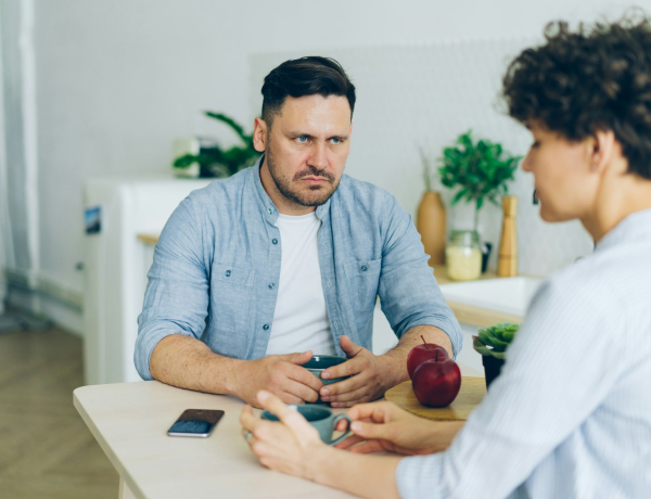 Árulkodó jelek, hogy a párod hajlamos lehet a bántalmazásra