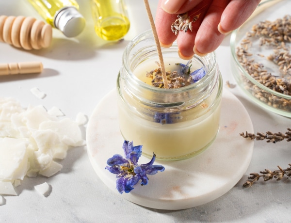 Így készíts mennyei illatgyertyákat – Alaprecept csodás ötletekkel