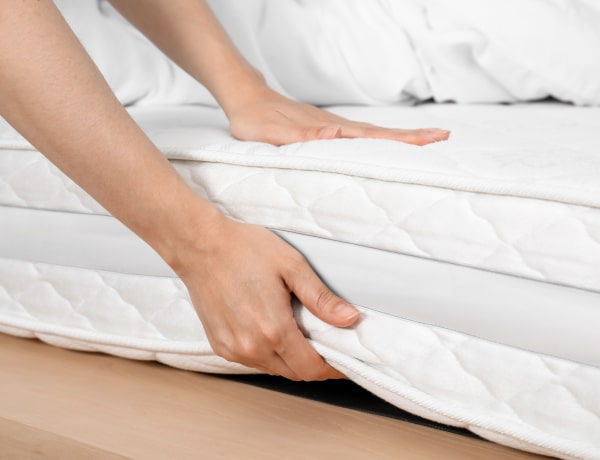 Így takaríthatod ki alaposan a matracot – mert hiába teszel rá tiszta ágyneműt