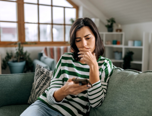 Nőies és férfias vélemények arról, amikor a pasi más nők képét like-olja