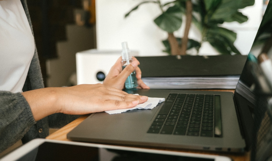 A laptopod koszosabb lehet, mint hinnéd – így takarítsd ki helyesen