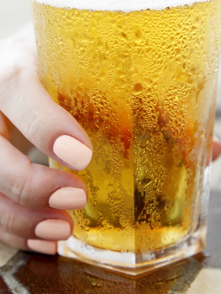 Sörös hajöblítés ragyogáshoz