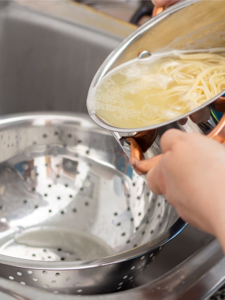 A tésztavíz kidobása