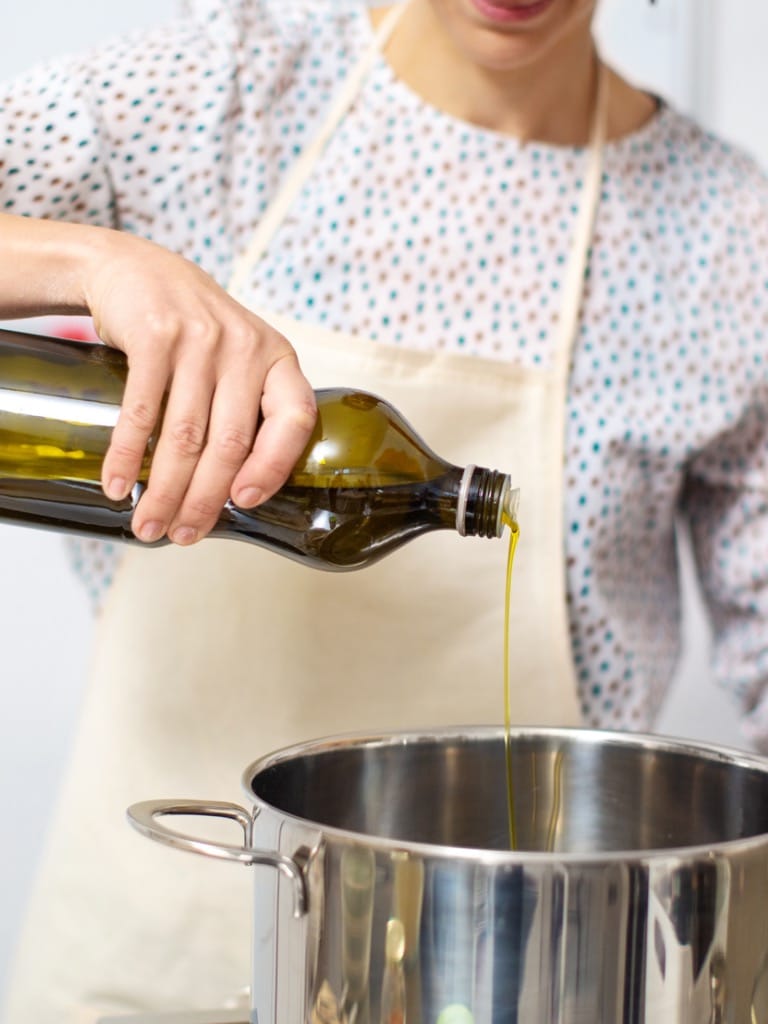 Olaj hozzáadása a tésztavízhez