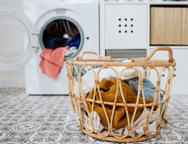 Büdös ruhák mosás után: 5 trükk, amitől mindig frissek lesznek a ruháid