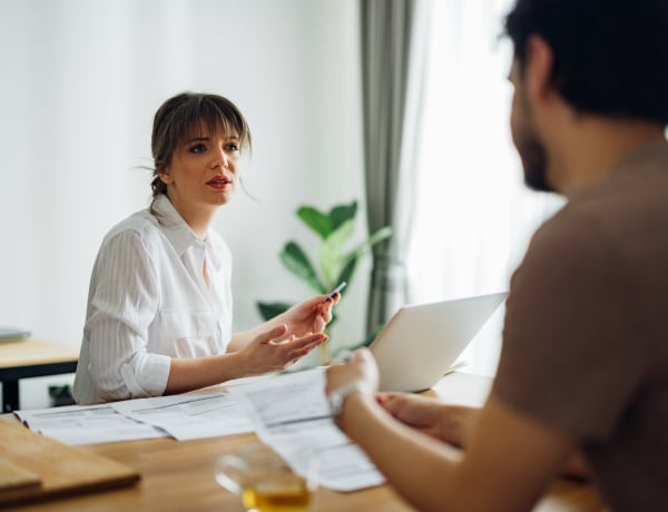 „Szerinted szép az a lány?” – 10 mondat, amit egy férfi sem akar a barátnője szájából hallani