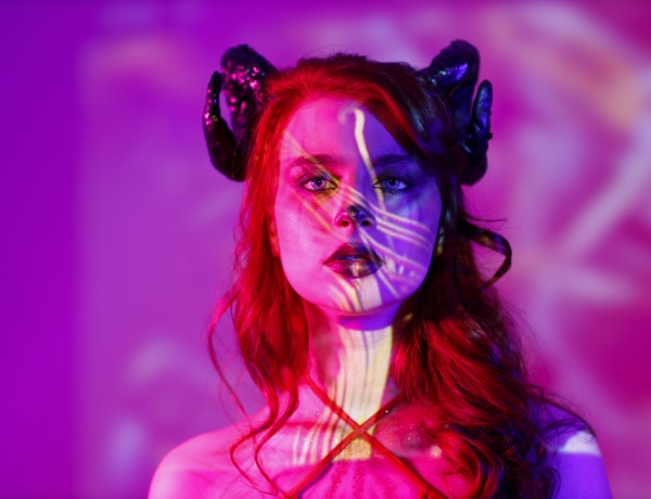 7 borzongató halloweeni frizura, ha nem öltöznél be, de feldobnád a megjelenésed