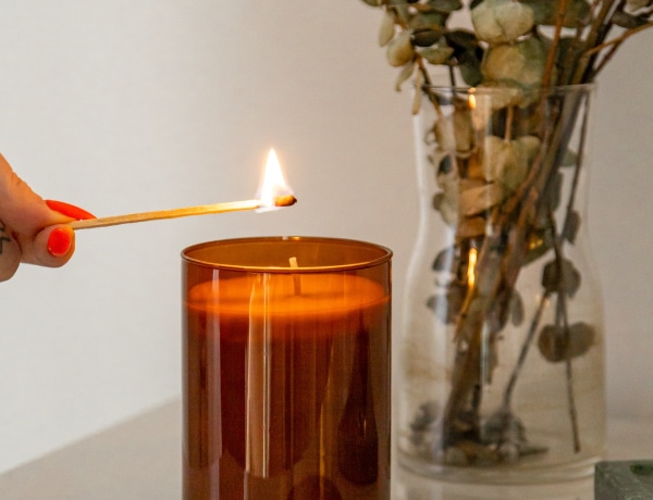 Ezt az illatgyertyát válaszd idén őszre – zodiákusod szerint