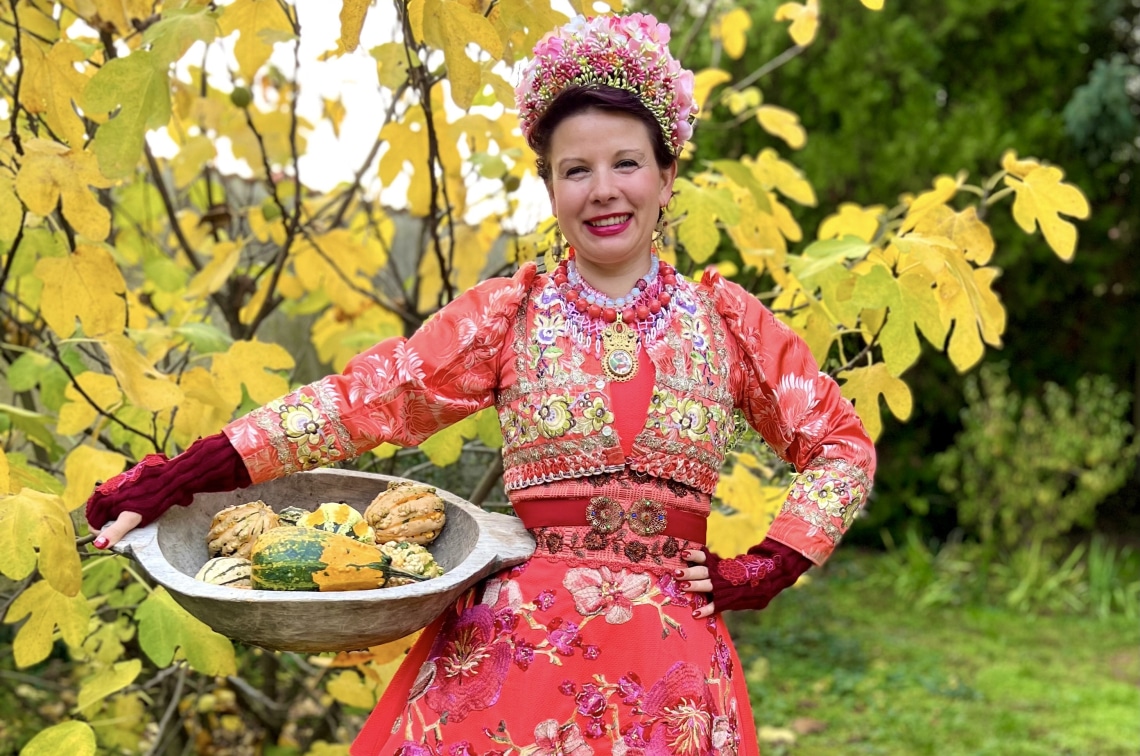 Örök divatot teremt csodaszép magyar népviseleteivel az Aurora FolkGlamour