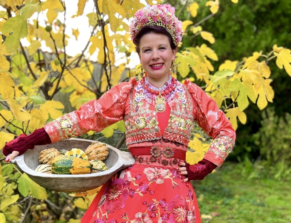 Örök divatot teremt csodaszép magyar népviseleteivel az Aurora FolkGlamour