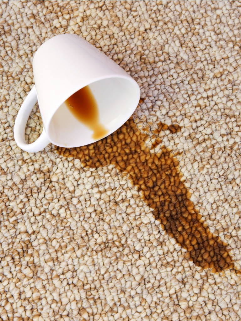 Ha a szövet bútorokon régóta éktelenkedik kávéfolt