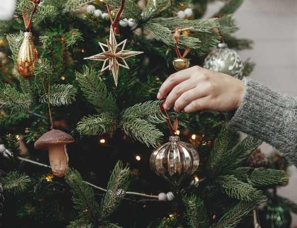 Új fémes szín bukkant fel a karácsonyi dekorációk kínálatában 