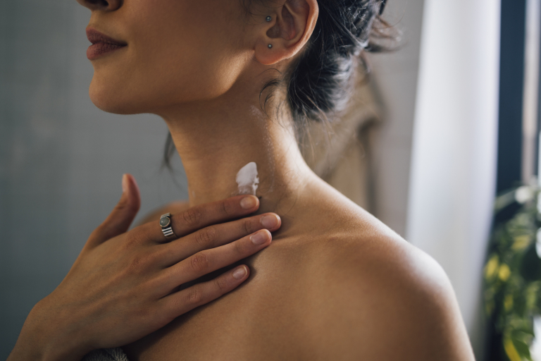 5+1 trükk, ami a nyakon levő vonalakat elhalványítja