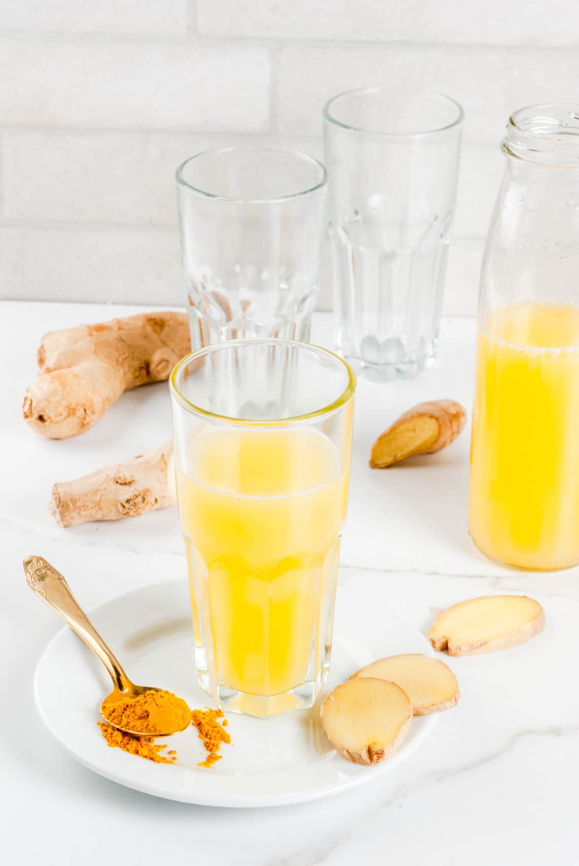 Kurkumás-gyömbéres víz