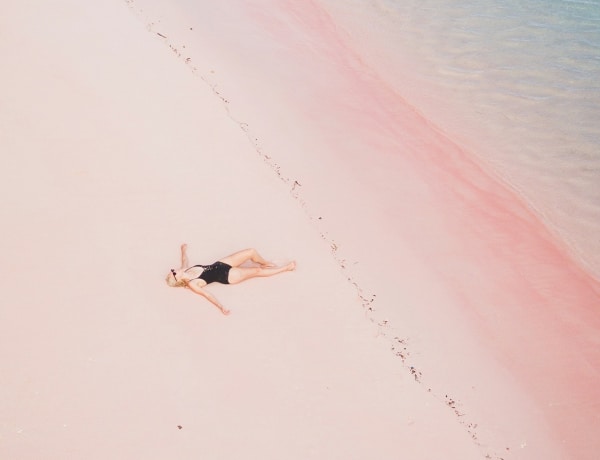 A világ 5 legszebb rózsaszín strandja – Mintha az MI generálta volna a fotókat, pedig nem!