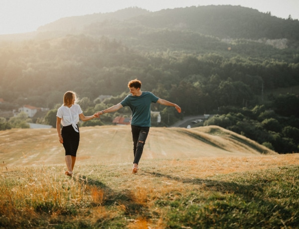 Nem csak a szeretet jele: ez az oka, hogy szeretjük megfogni a partnerünk kezét