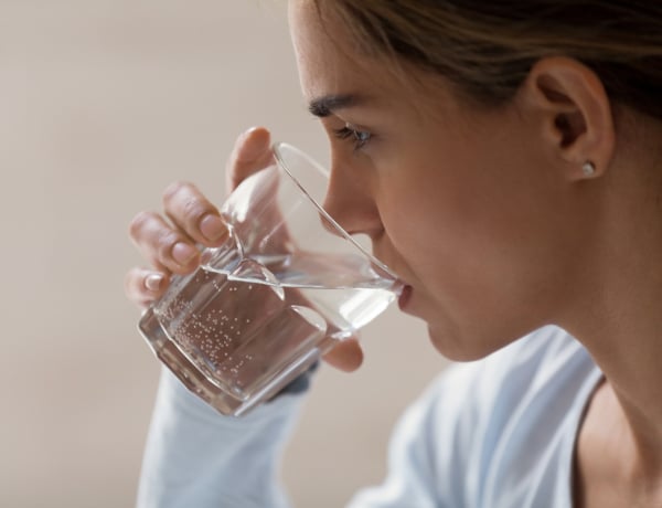 Tényleg gyógyító hatása lehet, ha sós vizet iszunk