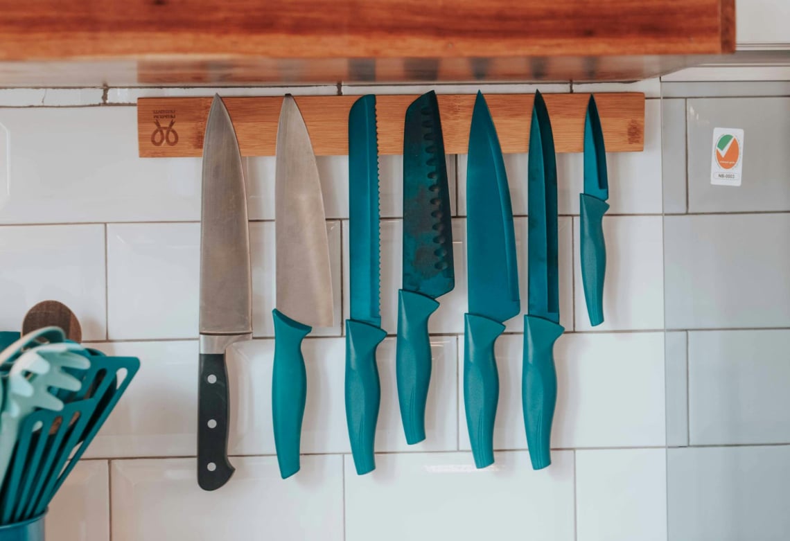 Íme a legjobb módszerei, hogyan tárold a késeket a konyhában