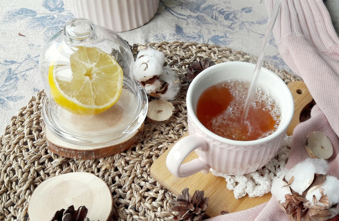 Barnafoltos csészék: így tűntesd el a foltokat a teáscsészéidből