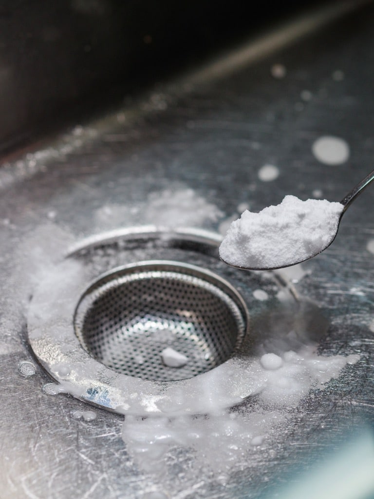 Így szüntesd meg a dugulást szódabikarbónával!