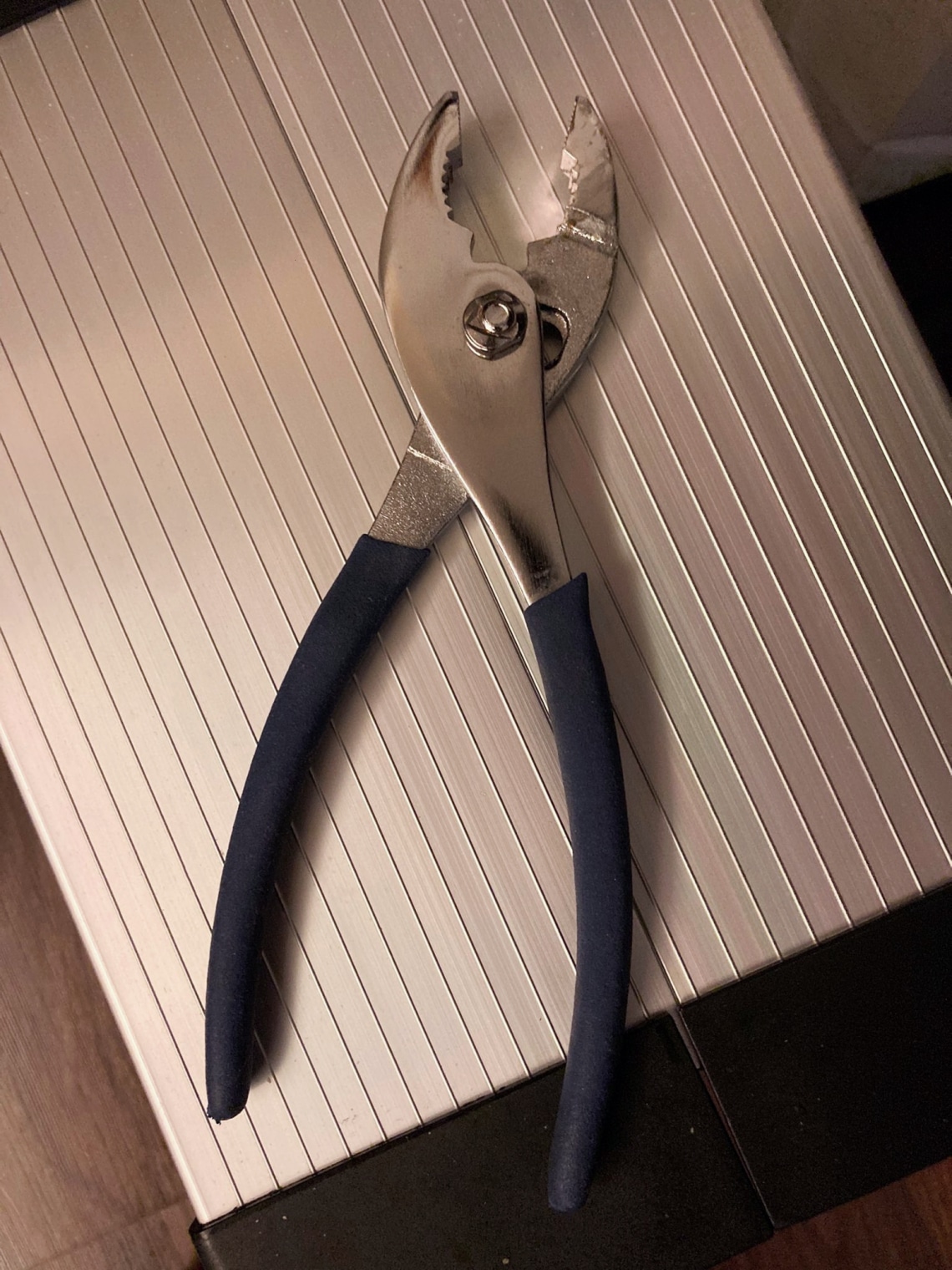 Így szüntesd meg a dugulást fogóval!