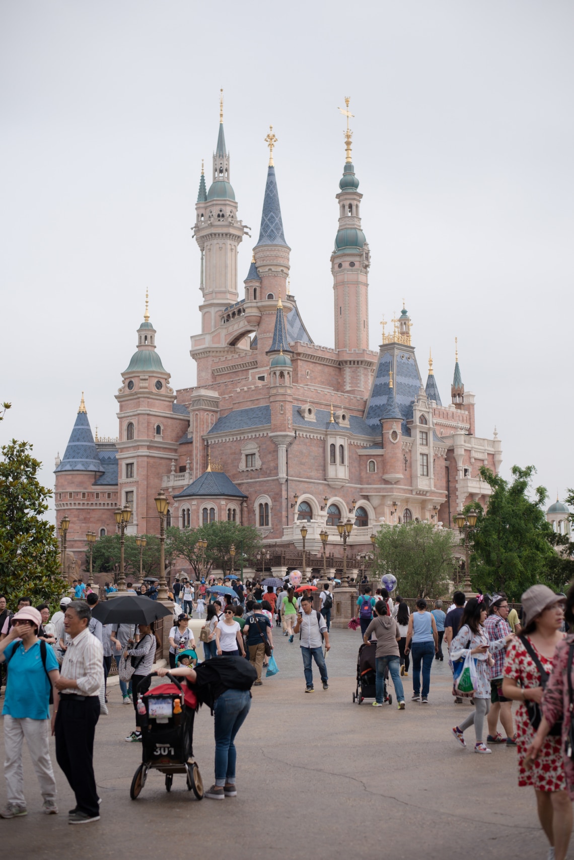 Kincset érő vendég, fehérje kiömlés és fehér por riasztás // Disneyland