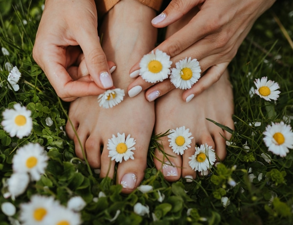 10 tavaszi-nyári pedikűr, amitől legszívesebben papucsban mennél mindenhova
