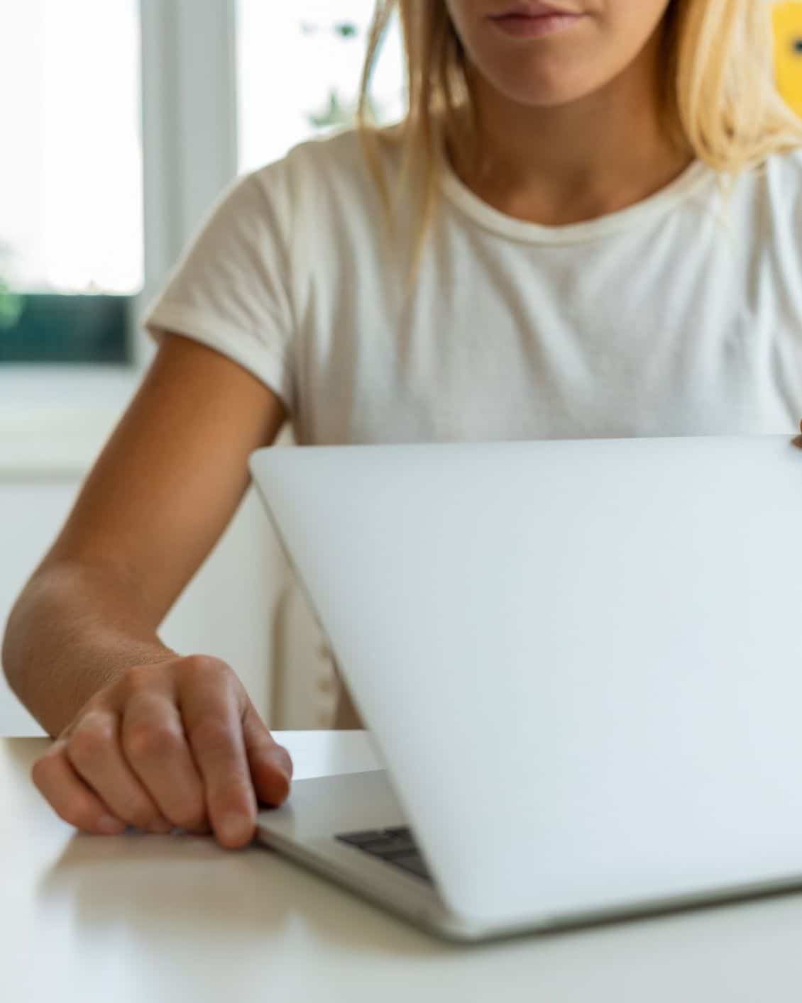 Áramtalanítsd és kapcsold ki a laptopot