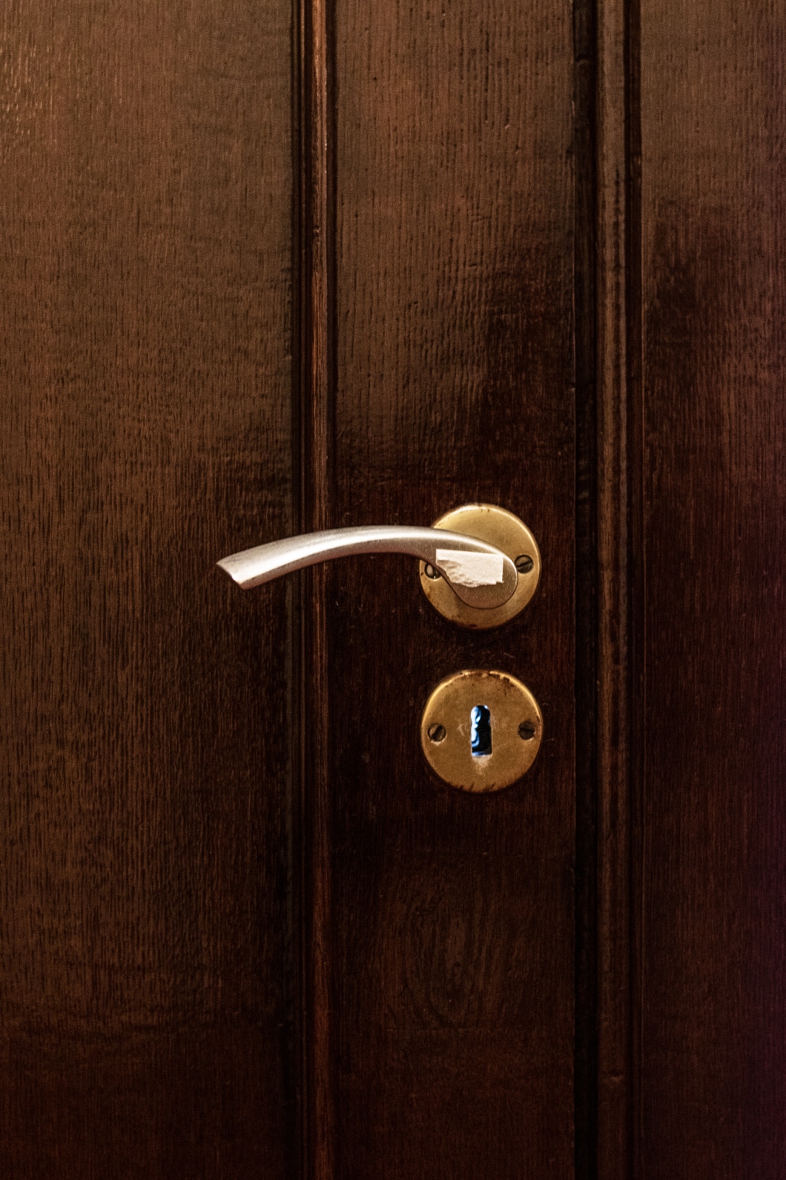 Kilincsek és korlátok