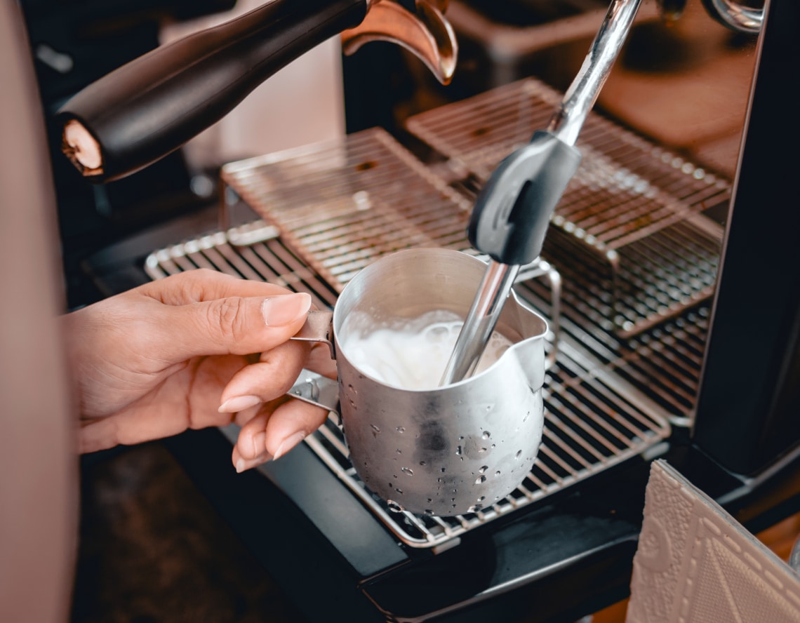 Baristák tippje: 4 dolog, amire a gőzkart használhatod tejhabosításon kívül