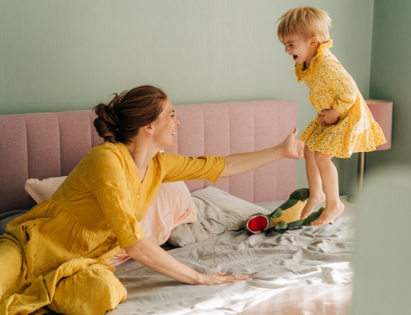 „Millennial anyaként Boomer szüleim nem segítenek a gyermeknevelésben” – igaz történetek