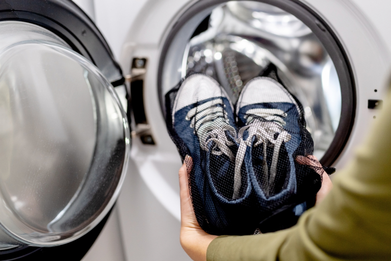 Cipőt is lehet mosógépben kimosni? Ebben az esetben és így igen!