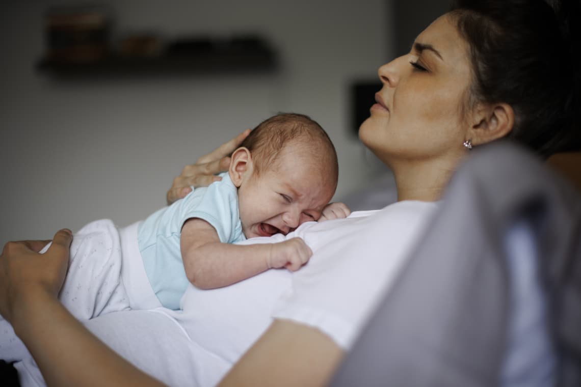 „Megsértődött, amikor nem álltam neki főzni a császármetszésem után” – Szülés utáni horrorsztorik az apákról