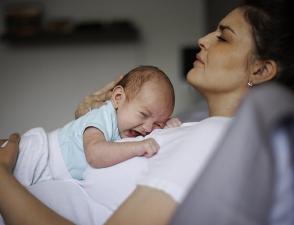 „Megsértődött, amikor nem álltam neki főzni a császármetszésem után” – Szülés utáni horrorsztorik az apákról