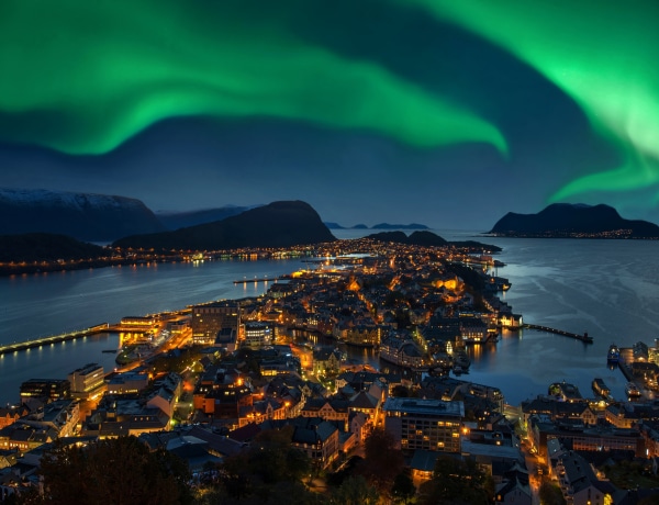 Helyek a világban, ahol sose megy le a Nap és a hely, ahol 2,5 hónapig sötét van