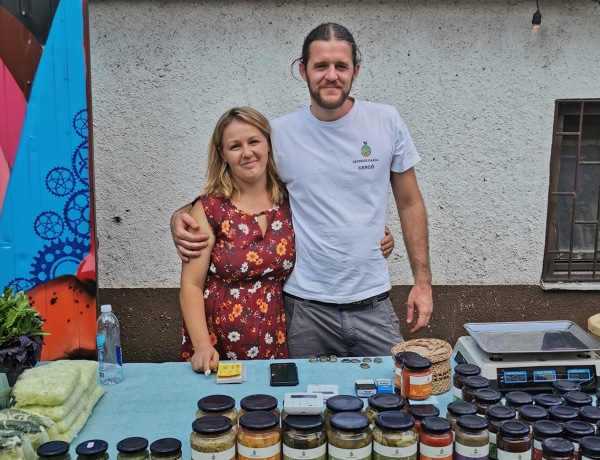 Tanyájukon vegyszermentes zöldségeket és gyümölcsöket termesztenek – a Szorgos Gazda megálmodóival beszélgettünk