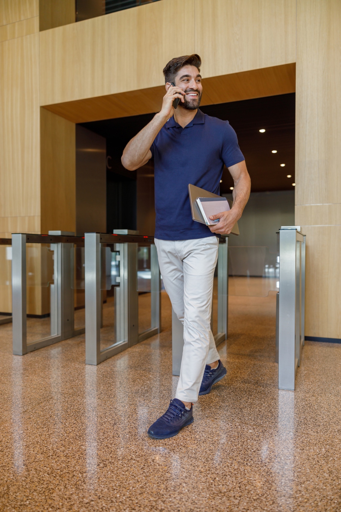 Önként és dalolva