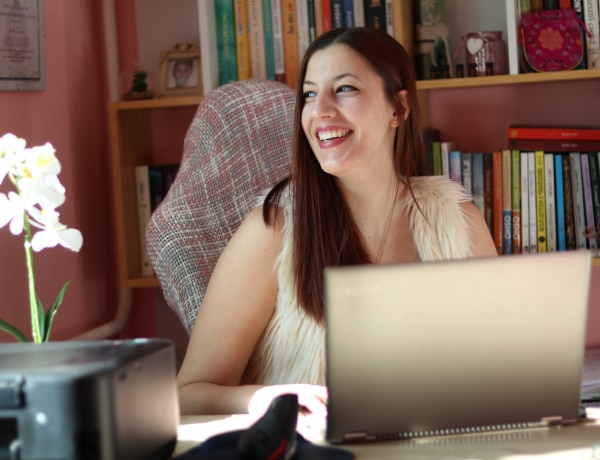 Hallottál már az anyasebről? A magyar írónő különleges módon világít rá a fontos problémára új könyvében