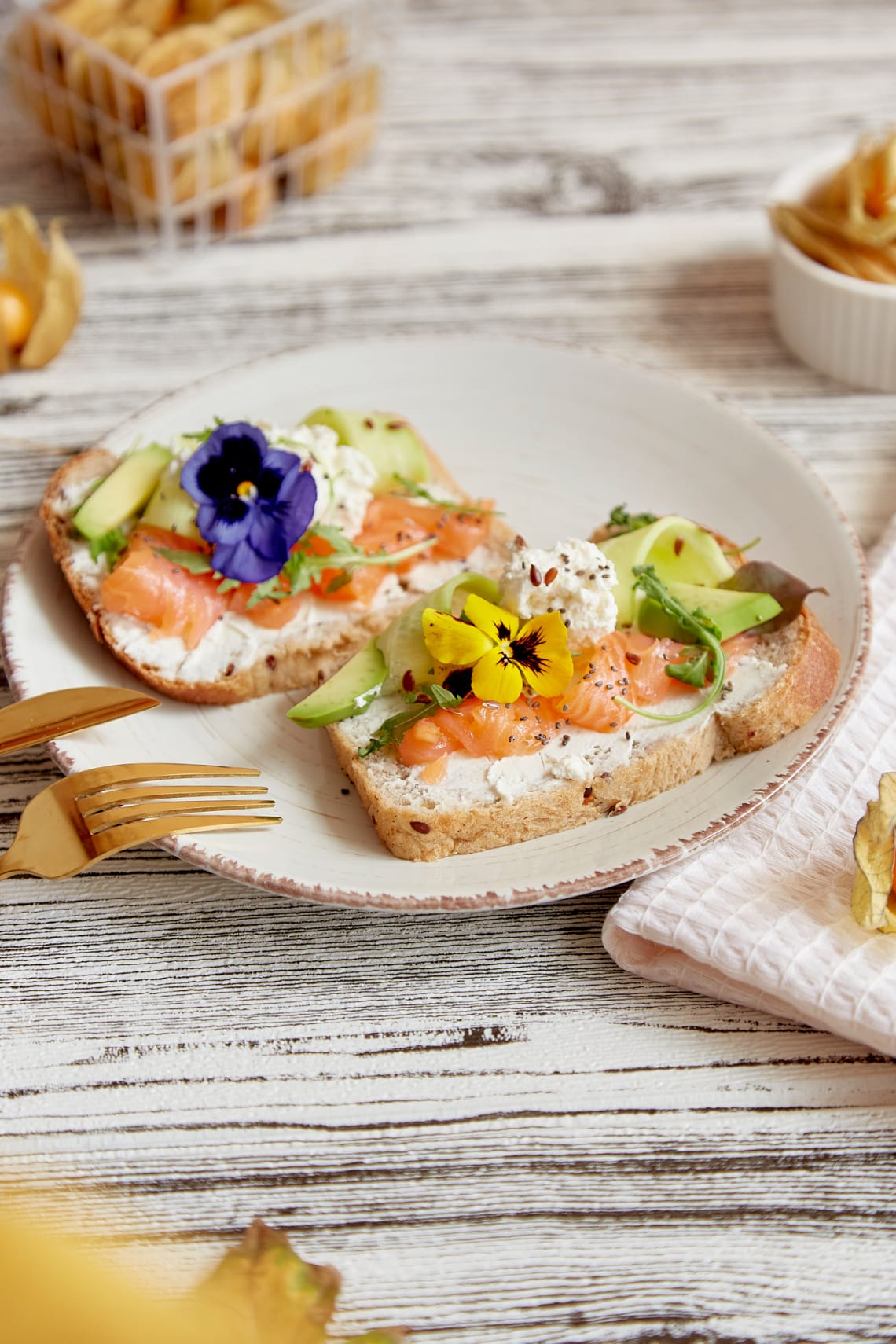 Túrós pirítós füstölt lazaccal