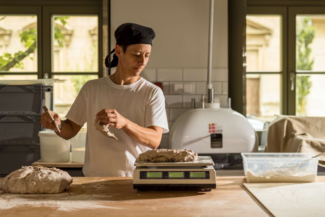 200 éves házban sülnek a kovászos kenyerek a Bazsalikomos Kert mesés pékségében