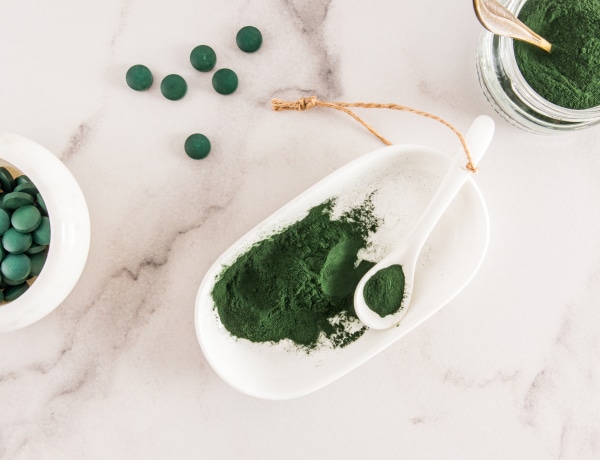 A spirulina igazi csodaszer: csökkenti az allergiát, májtisztító, koleszterin javító